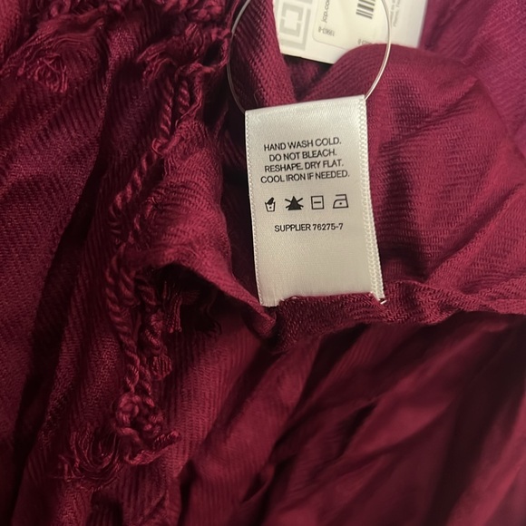 Liz Claiborne scarf - Picture 6 of 6